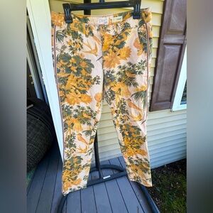 Anthropologie Chino Floral Print Pants - Yellow and Green 🕊️